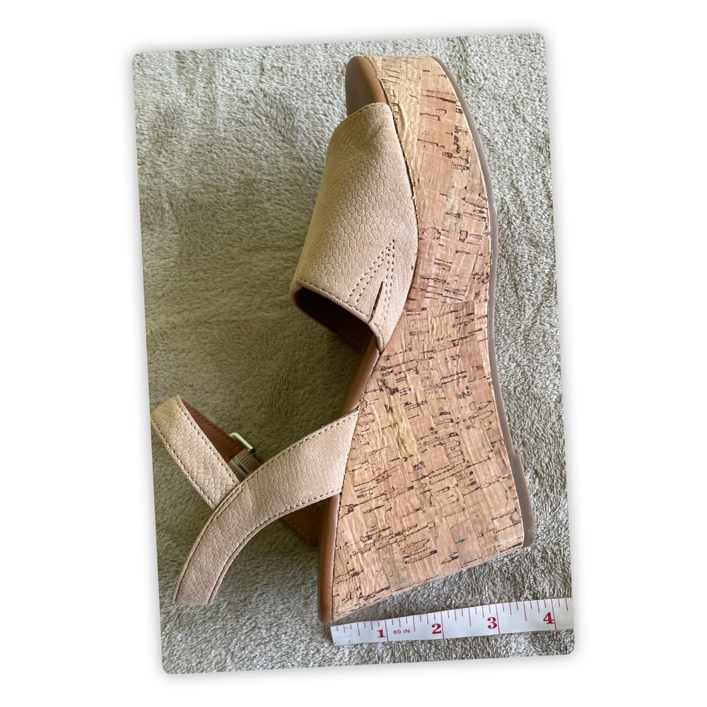 Michael by Michael Shannon Cork Wedge Sandals Womens 7 Tan Suede - Picture 7 of 7